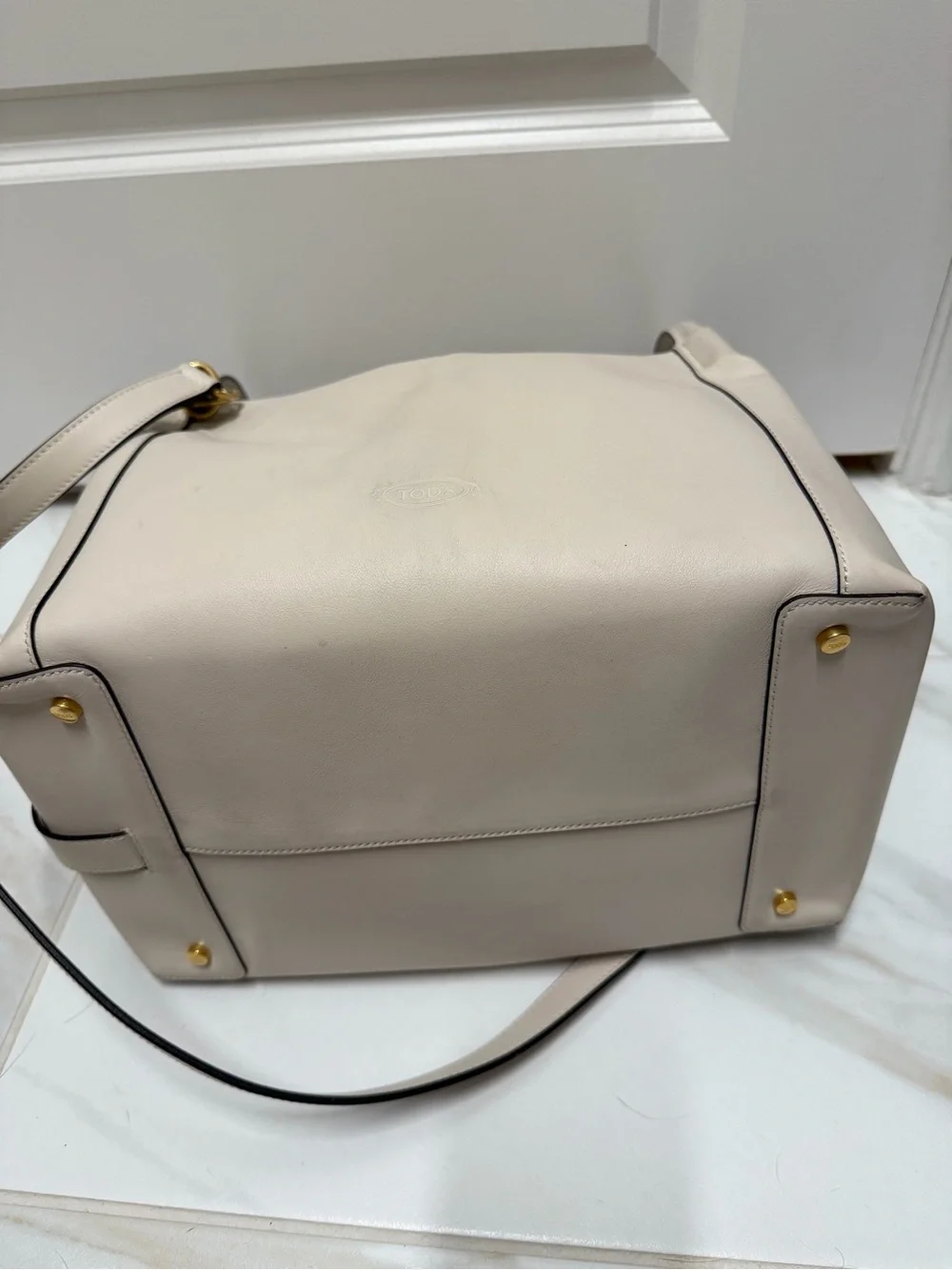 Tod’s Cream Leather Tote Bag - Designer Style